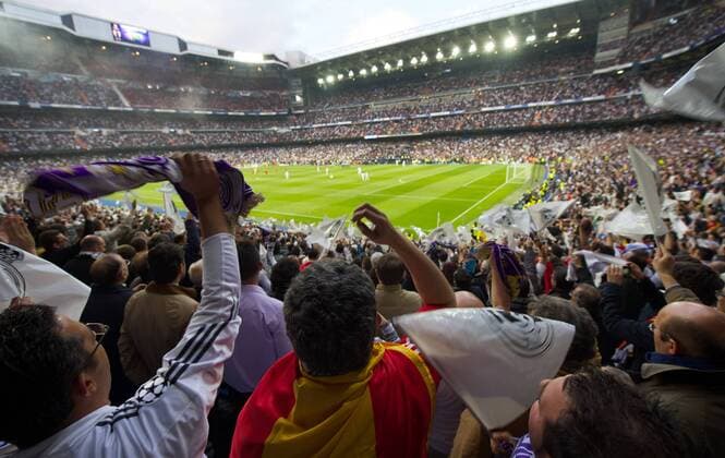 Fussball Madrid (ESP) 25.04.2012 Champions League Halbfinale Rückspiel Saison 2011 2012 Real Madrid. Estadio Santiago Bernabeu aus der Sicht der Fans
