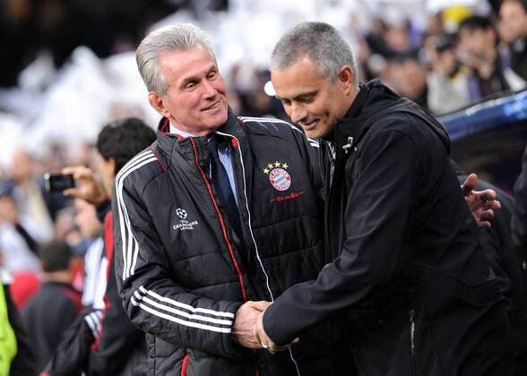 FUSSBALL CHAMPIONS LEAGUE SAISON 2011 2012 HALBFINALE RUECKSPIEL Real Madrid - FC Bayern München 25.04.2012 Trainer Jupp Heynckes (li, FC Bayern München) umarmt Trainer Jose Mourinho (Real Madrid) FOTO: Pressefoto ULMER Andreas Schaad xxNOxMODELxRELEASExx 