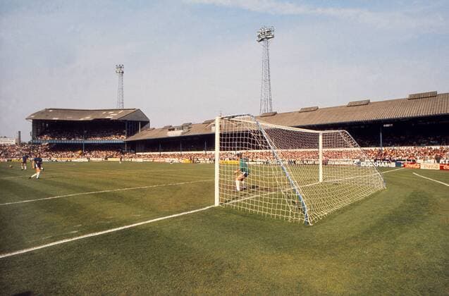 Football : FC Chelsea football ground - Stamford Bridge. 29 08 1970 Chelsea s Old East stand 