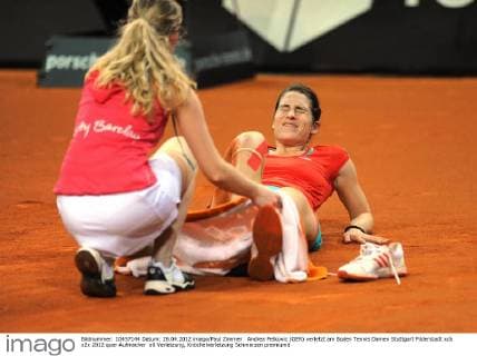 Andrea Petkovic (GER) verletzt am Boden