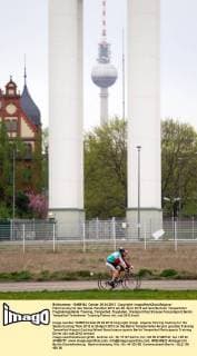 Fahrtraining für den Skoda Velothon 2012 am 26. April 2012 auf dem Berliner Tempelhofer Flughafengelände Training, Tempelhof, Flughafen,