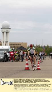 Fahrtraining für den Skoda Velothon 2012 am 26. April 2012 auf dem Berliner Tempelhofer Flughafengelände Training, Tempelhof, Flughafen,