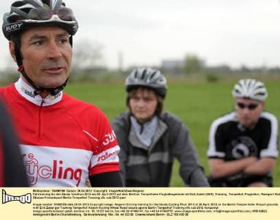 Fahrtraining für den Skoda Velothon 2012 am 26. April 2012 auf dem Berliner Tempelhofer Flughafengelände mit Erik Zabel (GER), Training, Tempelhof, Flughafen,