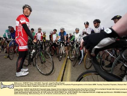 Fahrtraining für den Skoda Velothon 2012 am 26. April 2012 auf dem Berliner Tempelhofer Flughafengelände mit Erik Zabel (GER), Training, Tempelhof, Flughafen,