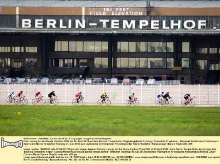Fahrtraining für den Skoda Velothon 2012 am 26. April 2012 auf dem Berliner Tempelhofer Flughafengelände Training, Tempelhof, Flughafen,