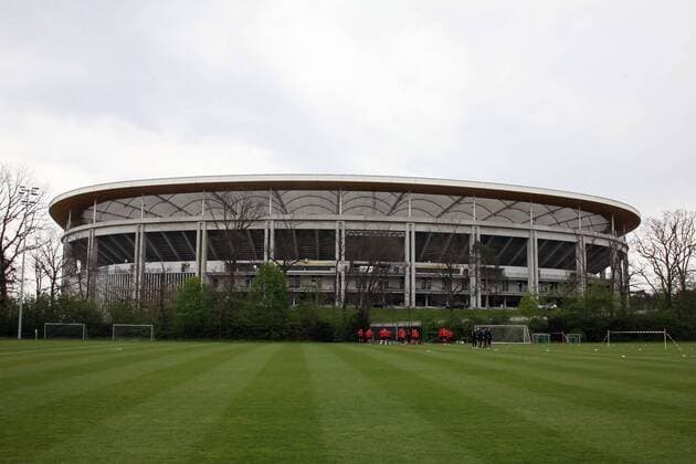 Eintracht Frankfurt trainiert vor der Commerzbank Arena