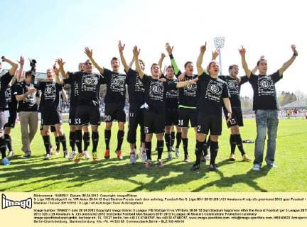 3. Liga VfB Stuttgart II vs. VfR Aalen 28.04.12 Gazi Stadion Freude nach dem aufstieg