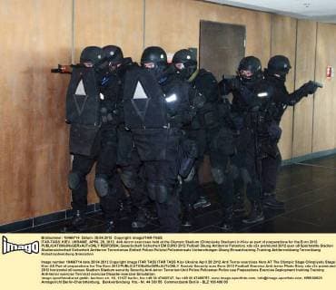 ITAR-TASS: KIEV, UKRAINE. APRIL 28, 2012. Anti-terror exercises held at the Olympic Stadium (Olimpiysky Stadium) in Kiev as part of preparations for the Euro 2012.  RE0FD59A