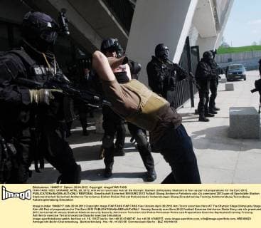 ITAR-TASS: KIEV, UKRAINE. APRIL 28, 2012. Anti-terror exercises held at the Olympic Stadium (Olimpiysky Stadium) in Kiev as part of preparations for the Euro 2012.  RE0FD5A0