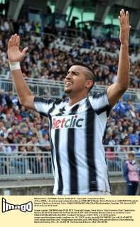 Arturo VIDAL (Juventus) goal celebration Novara 29 04 2012 Stadio Silvio Piola Serie A 2011 2012 Football, Novara Clacio vs Juventus Turin, allexsabba