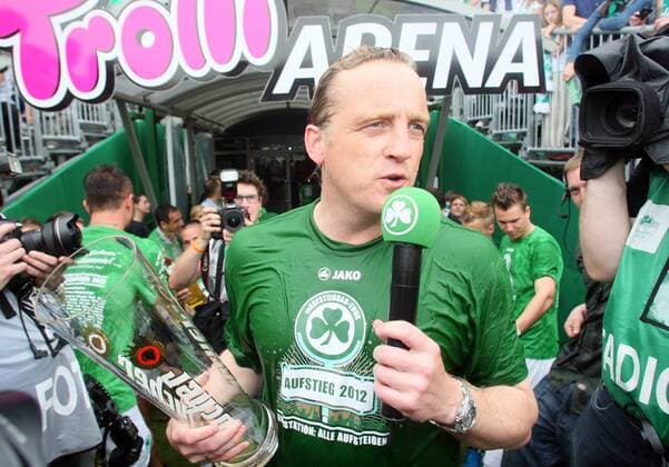 Fussball, 2. BL, 2. Bundesliga, Saison 2011 2012, Herren, Deutschland, SpVgg Greuther Fürth - Fortuna Düsseldorf 1-1, Aufstiegfeier nach Spiel, Aktion, Freude, jubeln, Jubel v.l. Bierdusche, Trainer Michael Büskens, SpVgg Greuther Fürth