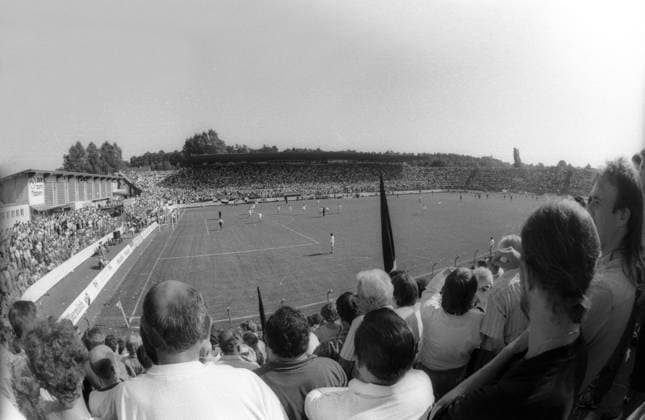 Fußball, Stadiongeschichte Borussia Neunkirchen Ausverkauftes Ellenfeldstadion, Heimspielstätte von Borussia Neunkirchen