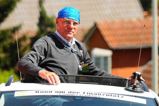 Rudi Altig im Führungsfahrzeit. DEUTSCHLAND, Frankfurt: 51. Radrennen, Rund um den Finanzplatz Eschborn-Frankfurt am 01.05.2012, Feldberg, Mammolshain .