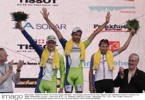 Deutschland, Frankfurt 01.05.2012: Rund um den Finanzplatz Eschborn-Frankfurt, Ziel Sieger Moreno Moser Liquigas - Cannondale (ITA) - LIQ, Dominique Nerz GER Liquigas - Cannondale (ITA) - LIQ 2. Platz, Sergey Firsanov RU Rusvelo 3. Platz