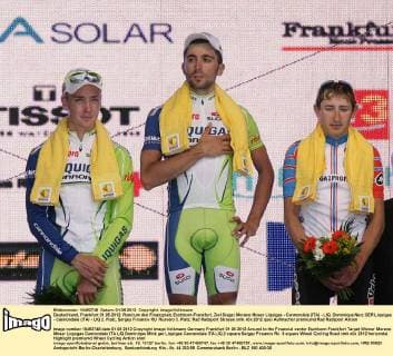 Deutschland, Frankfurt 01.05.2012: Rund um den Finanzplatz Eschborn-Frankfurt, Ziel Sieger Moreno Moser Liquigas - Cannondale (ITA) - LIQ, Dominique Nerz GER Liquigas - Cannondale (ITA) - LIQ 2. Platz, Sergey Firsanov RU Rusvelo 3. Platz