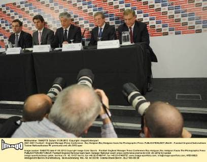 3921-3921 Football - England Manager Press Conference - Roy Hodgson Roy Hodgson faces the Photographic Press. 