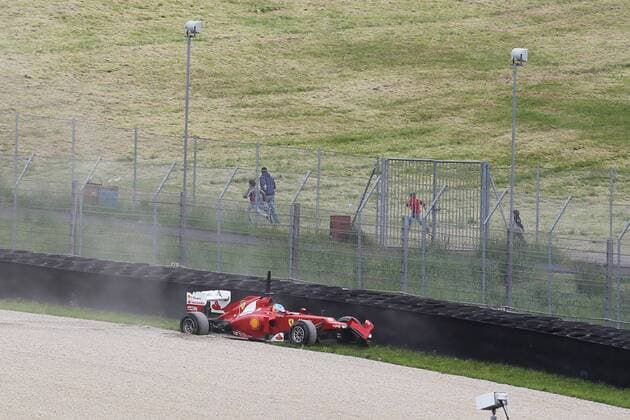 Fernando Alonso (ESP), Scuderia Ferrari crashes 03.05.2012. Formula 1 World Championship, Testing, Mugello, Italy 