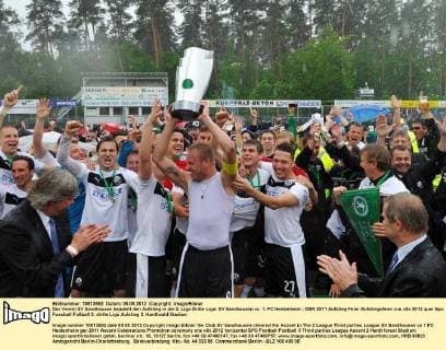 Der Verein SV Sandhausen bejubelt den Aufstieg in die 2. Liga Dritte Liga: SV Sandhausen vs. 1. FC Heidenheim
