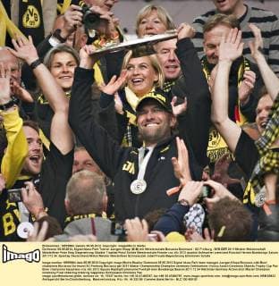 Dortmund, 05.05.2012, Signal-Iduna-Park Trainer Juergen Klopp (BvB) mit Meisterschale Borussia Dortmund - SC Freiburg