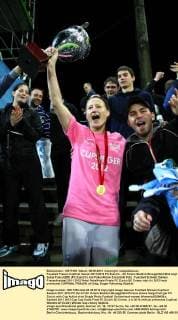 Fussball Frauen Cupfinal Saison 2011 2012 FC Zuerich - SC Kriens Stadion Bruegglifeld Bild zeigt Sonja Fuss (GER) (FC Zuerich ) mit Pokal Aktion Einzelbild Foto 