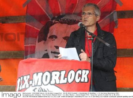 05.05.2012 Fussball 1. Bundesliga 34.Spieltag: 1. FC Nürnberg Nuernberg FCN - Kundgebung der Initiative - Max-Morlock-Stadion Jetzt! - vor dem Stadion - Bernd Siegler FCN - Historiker spricht
