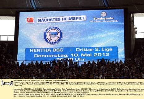Fussball, Herren, Saison 2011 2012, 1. Bundesliga (34. Spieltag), Hertha BSC Berlin - Anzeigetafel weist auf das Heimspiel in der Relegation hin, 05.05. 2012,