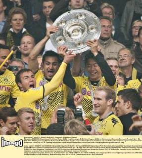 Dortmund, 05.05.2012, Signal-Iduna-Park Mario Goetze (BvB), Ilkay Guendogan (BvB), Shinji Kagawa (BvB) mit Meisterschale Borussia Dortmund
