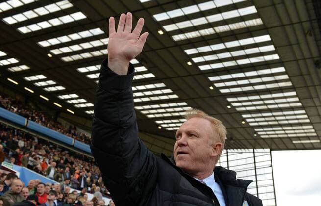 Fußball, Trainerhistorie, Aston Villa Premier League - Aston Villa vs. Tottenham Hotspur - Aston Villa s Manager Alex McLeish before kick off at Villa Park, Birmingham 