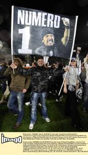 Juventus Turin gewinnt die italienische Meisterschaft 2011 2012: Fan feiern Gianluigi Buffon als ihre Nummer 1 