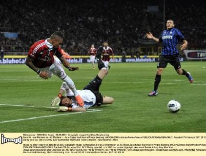 Serie A, Inter Mailand vs. AC Mailand -- Julio Cesar foult Kevin Prince Boateng xHOCHxZWEIx xItalyxPhotoxPressx 