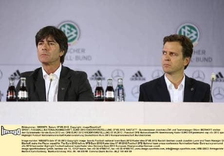 SPORT, FUSSBALL NATIONALMANNSCHAFT, EURO 2012 KADERVORSTELLUNG, 07.05.2012, RASTATT - Bundestrainer Joachim LÖW und Teammanager Oliver BIERHOFF stellen den Spielerkader für die Euro 2012 vor. DFB EURO 2012 KADERVORSTELLUNG 07.05.2012