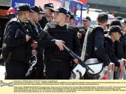 Polizeiübung für die EURO 2012 in Krakau  JAG090512_014