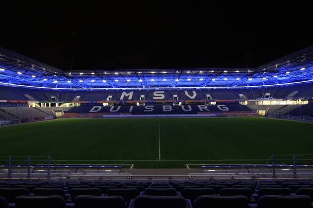08.05.2012, Duisburg, Fussball, Benefizspiel für MichaelTönnies. Innenansicht der Duisburger Schauinsland-Reisen-Arena bei Nacht mit blauer Beleuchtung, Licht, Lampen, Schriftzug.