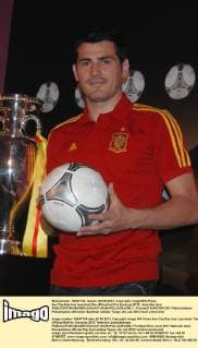 Iker Casillas has launched the official ball for Eurocup 2012. JosexSerrano 