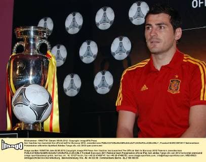 Iker Casillas has launched the official ball for Eurocup 2012. JosexSerrano 