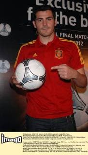 Iker Casillas has launched the official ball for Eurocup 2012. JosexSerrano 