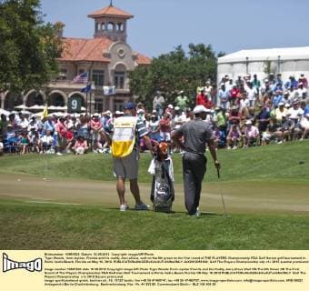 Tiger Woods, from Jupiter, Florida and his caddy Joe LaCava, wait on the 9th green on the first round of THE PLAYERS Championship PGA Golf Herren golf tournament in Ponte Vedra Beach, Florida on May 10, 2012.  JAX2012051006