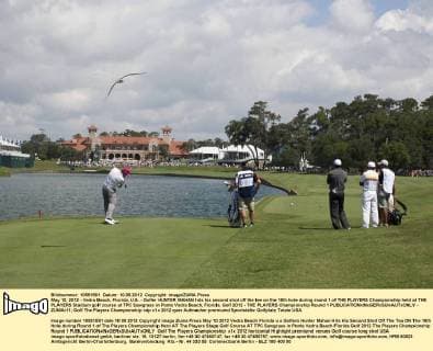 May 10, 2012 - Vedra Beach, Florida, U.S. - Golfer HUNTER MAHAN hits his second shot off the tee on the 18th hole during round 1 of THE PLAYERS Championship held at THE PLAYERS Stadium golf course at TPC Sawgrass in Ponte Vedra Beach, Florida. Golf 2012 - THE PLAYERS Championship Round 1  - ZUMAr11
