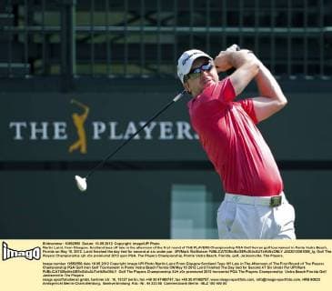 Martin Laird, from Glasgow, Scotland tees off late in the afternoon of the first round of THE PLAYERS Championship PGA Golf Herren golf tournament in Ponte Vedra Beach, Florida on May 10, 2012. Laird finished the day tied for second at six under par. UPI Mark Wallheiser  JAX2012051008_lg