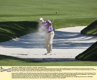Steve Stricker, from Madison, Wisconsin, hits from a sand trap on the 9th hole in the first round of THE PLAYERS Championship PGA Golf Herren golf tournament in Ponte Vedra Beach, Florida on May 10, 2012. UPI Mark Wallheiser  JAX2012051009_lg