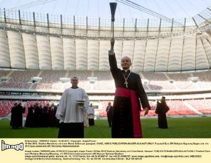 10 Mai 2012. Stadion Narodowy wird von Marek Solarczyk gesegnet. CHAD_100512 
