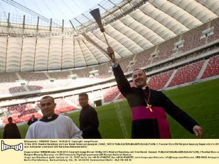 10 Mai 2012. Stadion Narodowy wird von Marek Solarczyk gesegnet. CHAD_100512 
