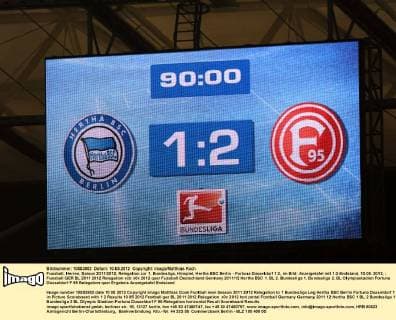 Fussball, Herren, Saison 2011 2012, Relegation zur 1. Bundesliga, Hinspiel, Hertha BSC Berlin - Fortuna Düsseldorf 1:2, im Bild: Anzeigetafel mit 1:2-Endstand, 10.05. 2012,
