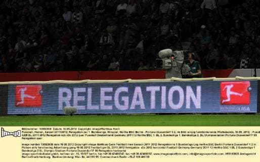 Fussball, Herren, Saison 2011 2012, Relegation zur 1. Bundesliga, Hinspiel, Hertha BSC Berlin - Fortuna Düsseldorf 1:2, im Bild: einzig funktionierende Werbebande, 10.05. 2012,