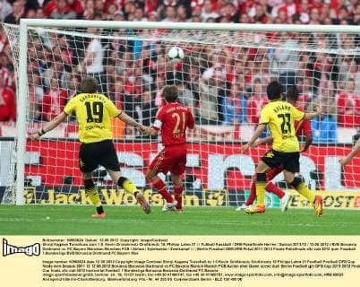 Shinji Kagawa Torschuss zum 1:0, Kevin Grosskreutz Großkreutz 19, Philipp Lahm 21 Fußball Fussball DFB Pokalfinale Herren Saison 2011 12 12.05.2012 BVB Borussia Dortmund vs. FC Bayern München München FCB Aktion Spielszene Zweikampf
