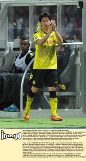 Fußball DFB Pokalfinale Borussia Dortmund - Bayern München am 12.05.2012 im Olympia Stadion in Berlin Shinji Kagawa ( Dortmund ) bedankt sich nach seiner Auswechslung bei den Fans