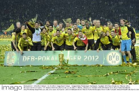 Gruppenfoto Pokalsieger Dortmund, Fussball DFB Pokal Finale der Männer 2012, Borussia Dortmund (DO) - FC Bayern München (M) 5:2 am 12.05.2012 in Berlin, saison1112