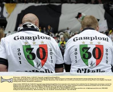 Turin - Fans von Juventus Turin feiern die 30. Italiensiche Meisterschaft - Aufgrund diverser Verfehlungen zählt die Statistik bislang allerdings zwei Titel weniger - 