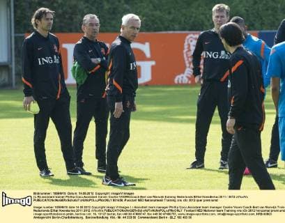 (L-R) assistant trainer Phillip Cocu,Assistant trainer Cookie VOORN,Coach Bert van Marwijk training Nederlands Elftal Hoenderloo 2011 2012 xVIxxIVx 931456