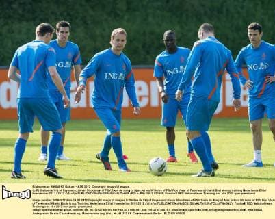 (L-R) Stefan de Vrij of Feyenoord,Kevin Strootman of PSV,Siem de Jong of Ajax,Jethro Willems of PSV,Ron Vlaar of Feyenoord,Khalid Boulahrouz training Nederlands Elftal Hoenderloo 2011 2012 xVIxxIVx 931465